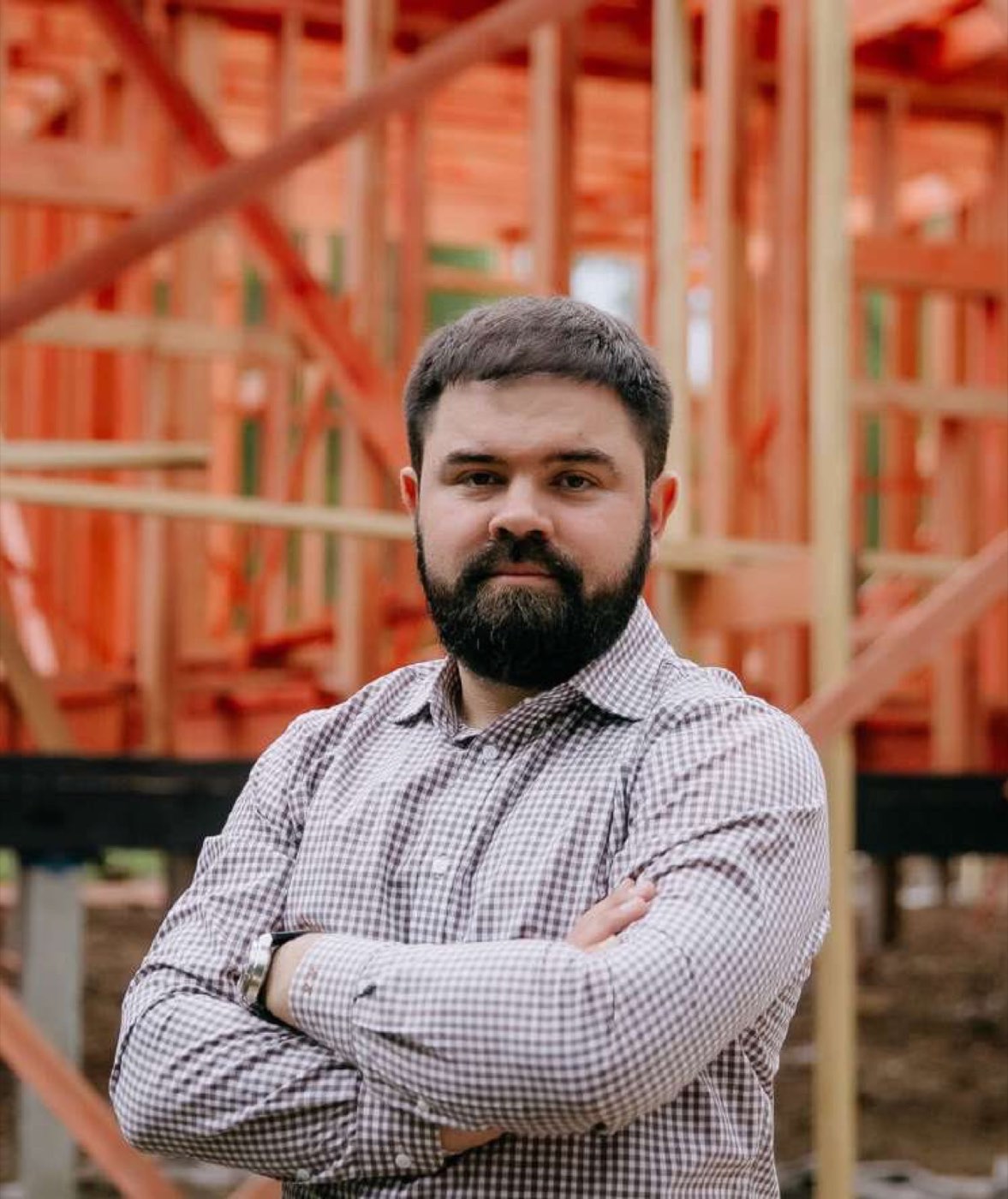 Евгений Ефремов на строительной площадке
